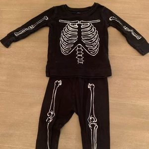 Carter’s Glow-in-the-Dark Skeleton PJs, boys 2T